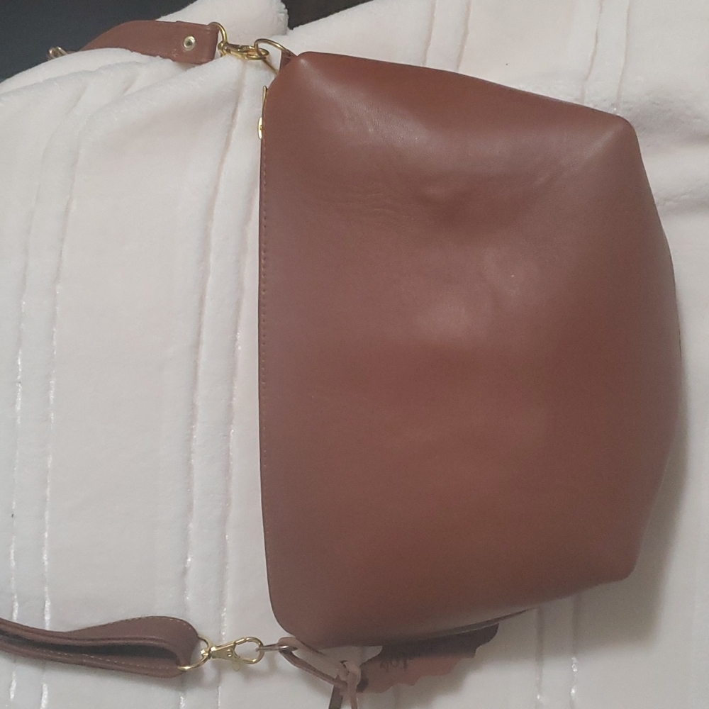 CROSSBODY LEATHER PURSE